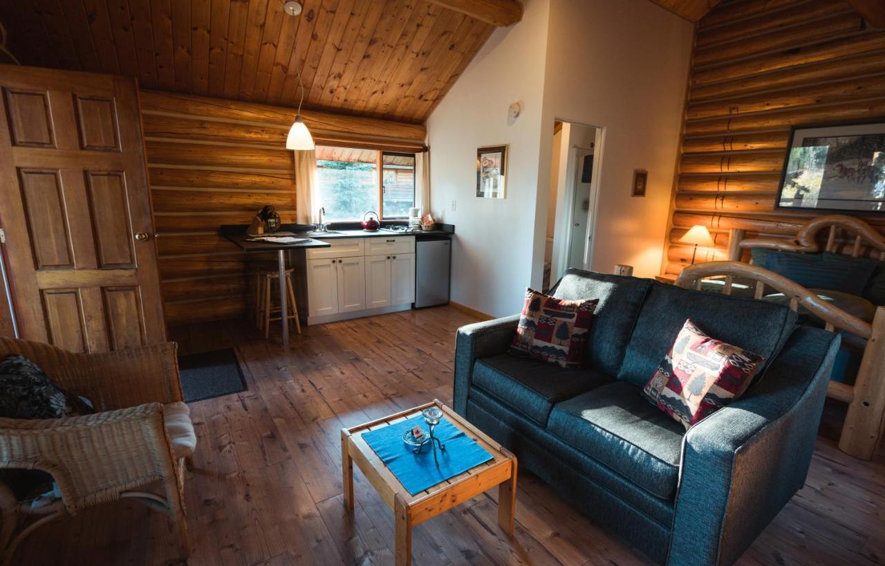 Ten-Ee-Ah Lodge & Campground Lac La Hache Eksteriør bilde