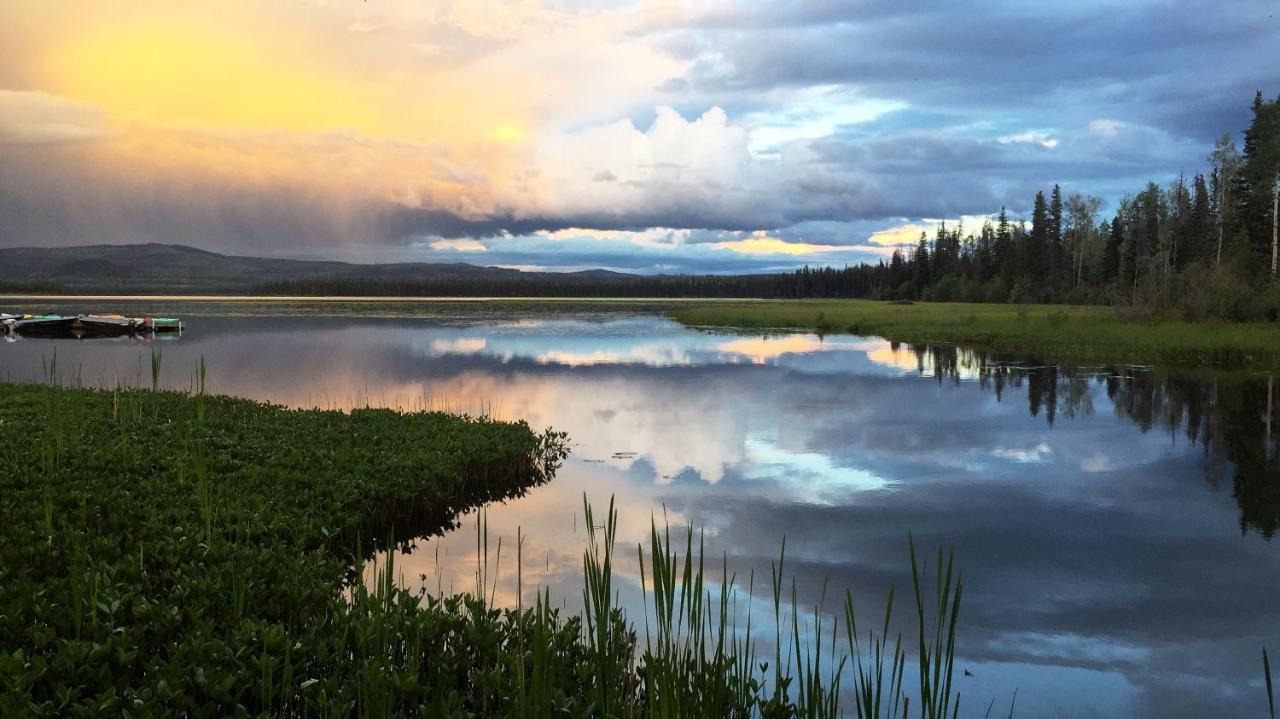 Ten-Ee-Ah Lodge & Campground Lac La Hache Eksteriør bilde